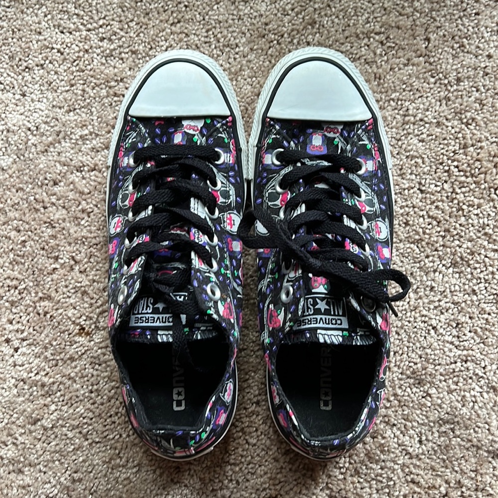 Converse Flocked Owl sneakers size 8.
